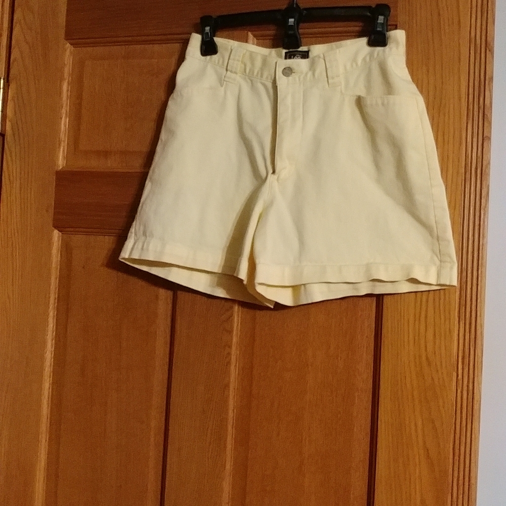 Woman's Petite Shorts